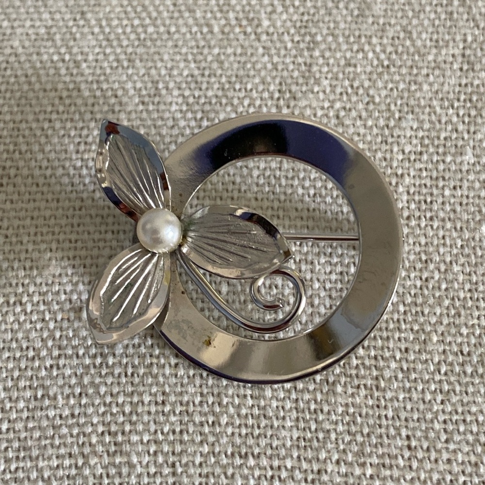 Vintage Sterling Silver Floral Circle Brooch